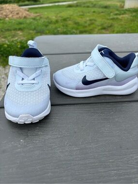 Nike girl shoes